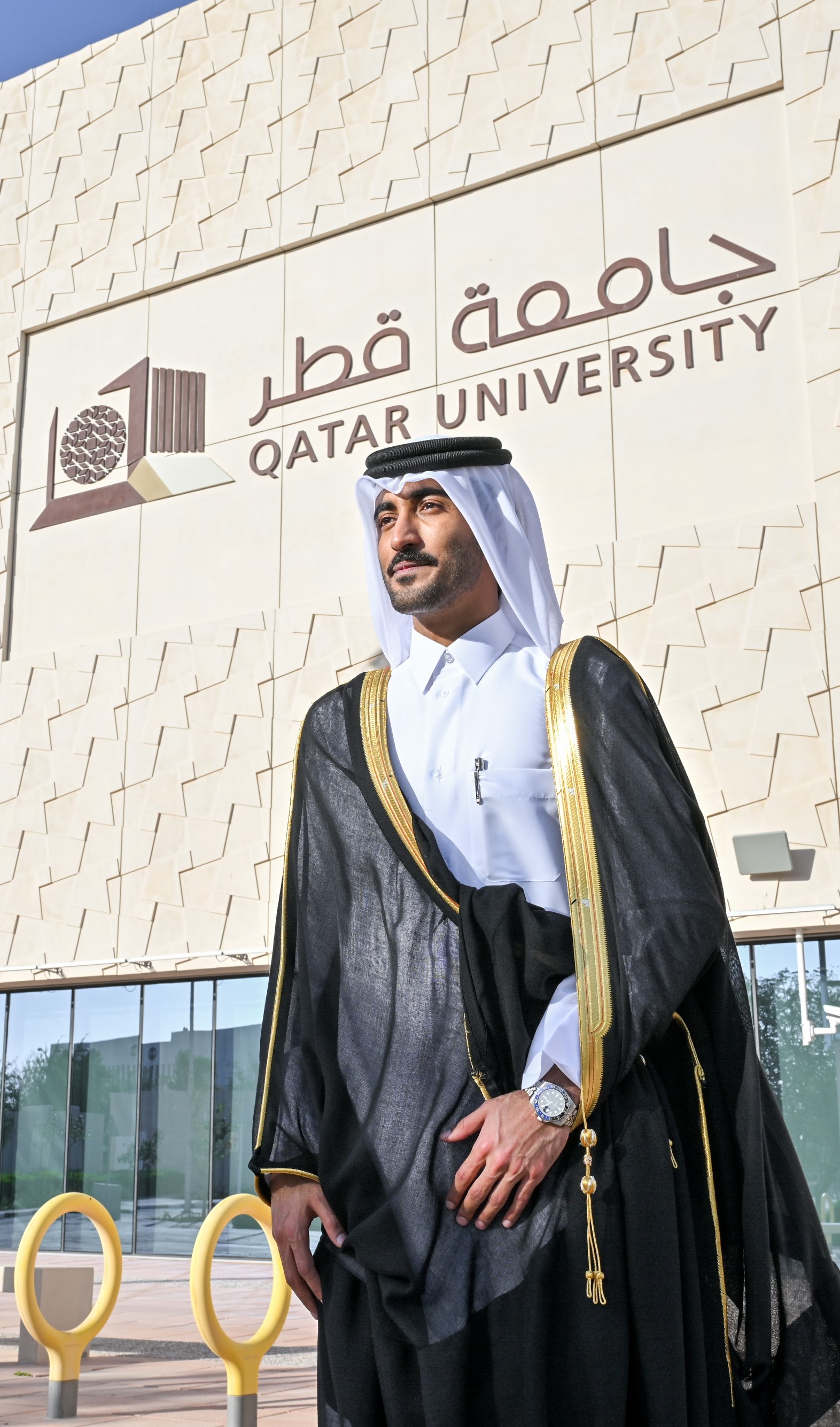 البشت القطري لخريجي جامعة قطر